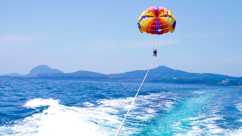 海の上を浮遊！　パラセーリング体験