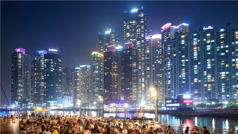 港沿いに高層ビルが建ち並ぶ絶景スポット｜The bay 101