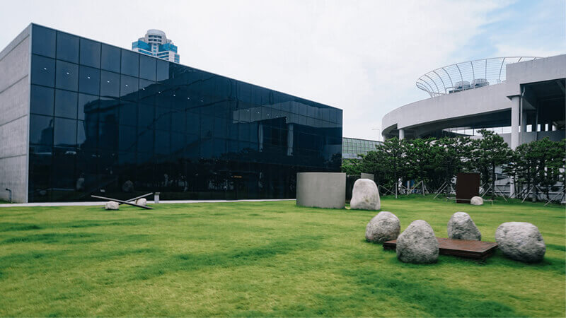 世界的な現代美術家の作品に酔いしれる｜李禹煥ギャラリー