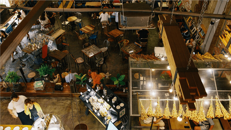 店内に入るとおいしそうなスイーツにくぎ付け｜ヴィンテージ38