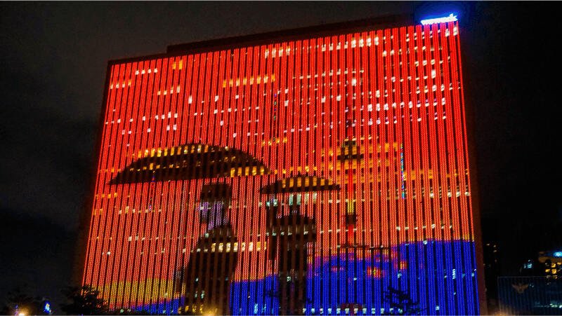 夜になると現れるソウルスクエアの壁面アート｜ソウル路7017