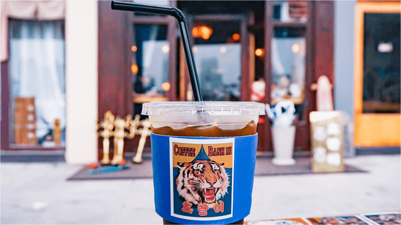 タイガーマークが目印｜ホランイコーヒー