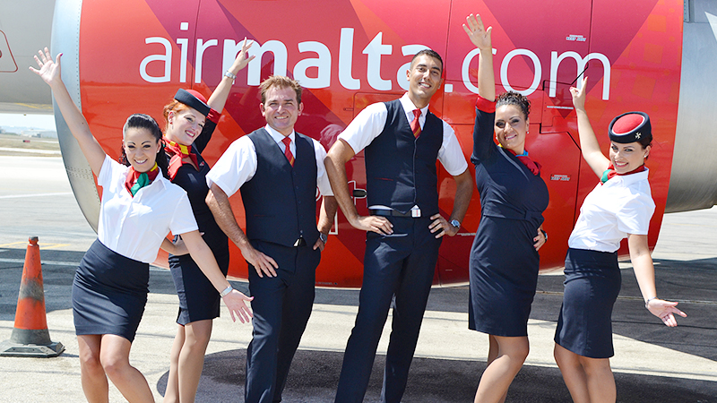 マルタ航空のクルーたちはみんなとっても陽気！