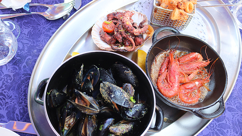 ここに来たらもちろんシーフード料理を！どれも新鮮で最高に美味しい♪