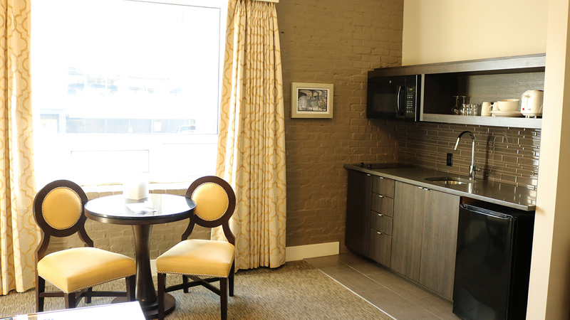 ファーマーズマーケット等で新鮮な野菜を調達して、ローカルクッキングを楽しみましょう！（ザ・マークスペンサー・ホテル）