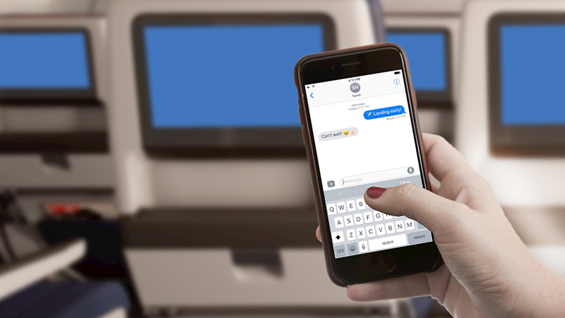 機内からでも気軽に連絡が取れると安心ですね。