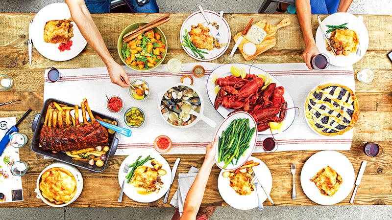 「Joie de Vivre（人生楽しく！）」みんなで楽しく絶品グルメを味わって♪（画像提供：© TQ/Lafond,D）