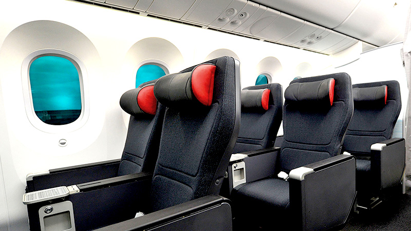 プレミアム・エコノミークラス：ゆとりあるシートでリラックス