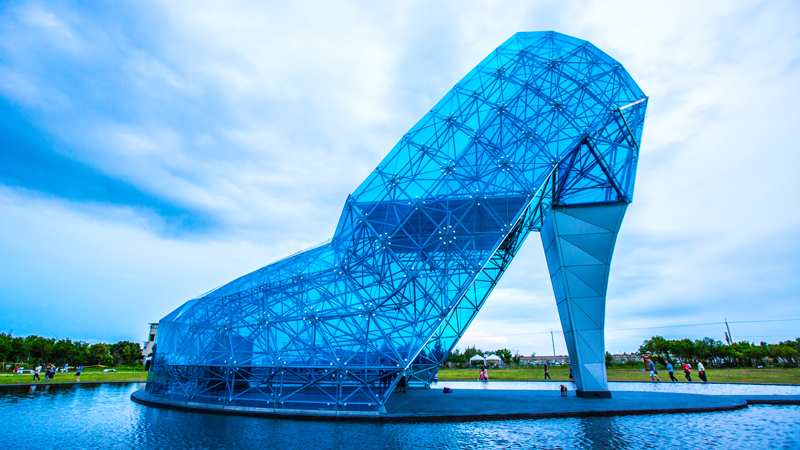 巨大なハイヒール教会はギネスにも登録されています