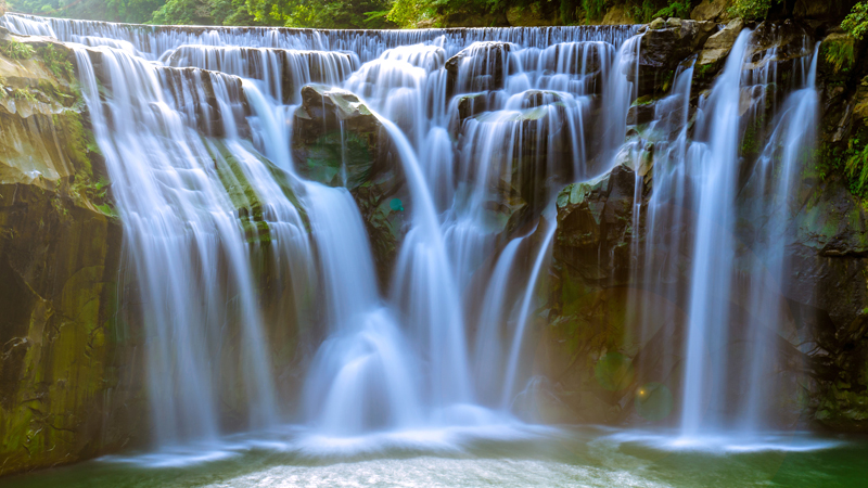「台湾のナイアガラ」とも呼ばれる十分瀑布は迫力満点！