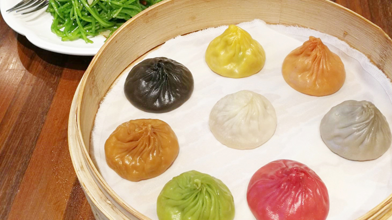 フォトジェニックなカラフルな小籠包も人気