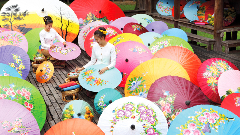 カラフルな傘がカワイイ♡お土産としても人気です。